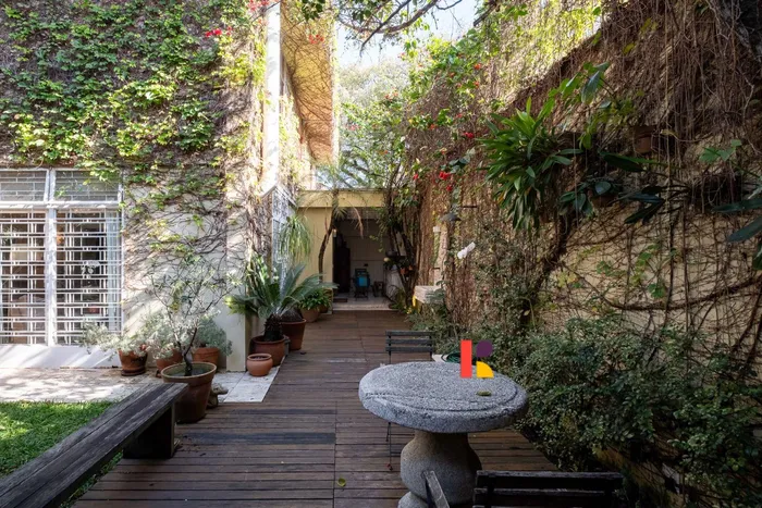 Casa com 1 suítes à venda em Alto De Pinheiros, São Paulo, por R$ 3.950.000 Imagem 2