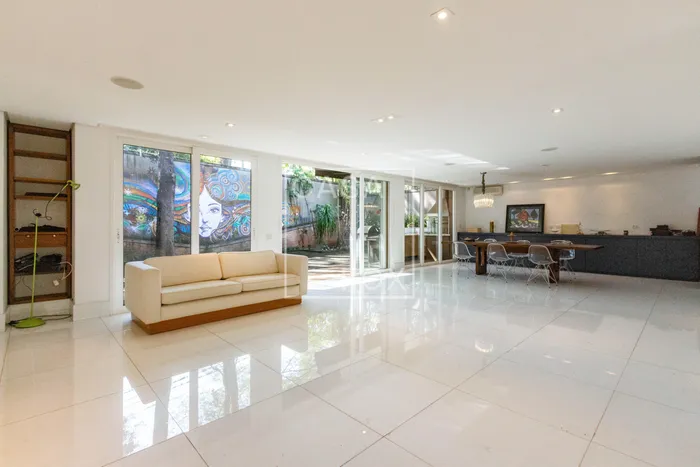 Casa com 3 suítes à venda em Alto De Pinheiros, São Paulo, por R$ 5.950.000