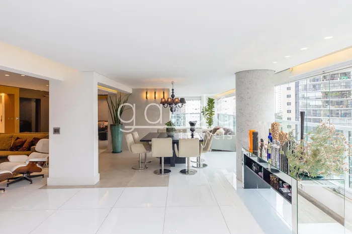 Apartamento com 4 suítes à venda em Moema, São Paulo, por R$ 11.899.000