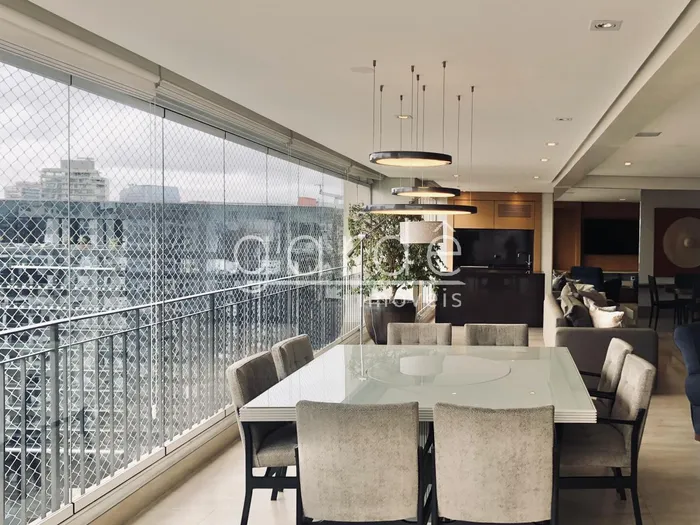 Apartamento com 3 suítes à venda em Itaim Bibi, São Paulo, por R$ 8.700.000