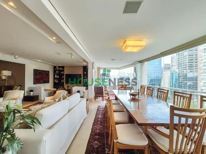 Apartamento com 3 suítes à venda em Itaim Bibi, São Paulo, por R$ 4.890.000