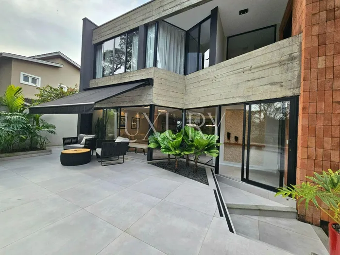 Casa com 3 suítes à venda em Jardim Cordeiro, São Paulo, por R$ 5.832.000