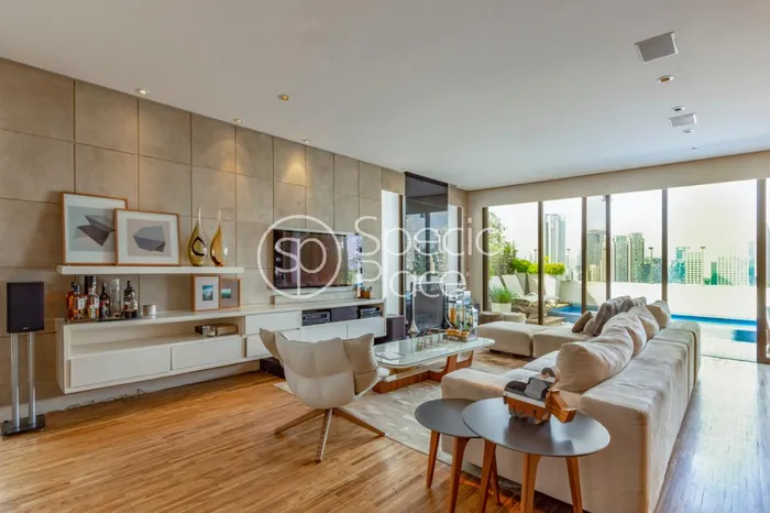 Casa de condomínio com 3 suítes à venda em Cidade Jardim, São Paulo, por R$ 8.000.000 Imagem 2