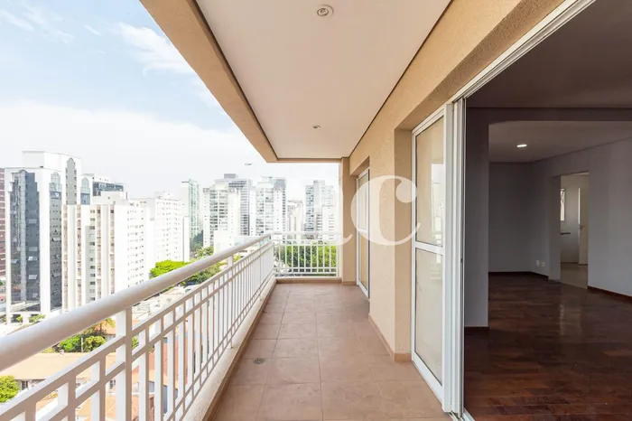 Cobertura com 3 suítes à venda em Moema, São Paulo, por R$ 3.900.000 Imagem 2